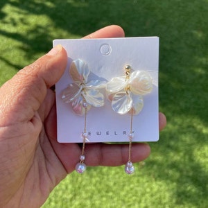 Petal Drop Earrings | Bridal Earrings |Floral Dangle Earrings |White petal earrings | Bridesmaids Earrings | Summer Earrings | Wedding Gift
