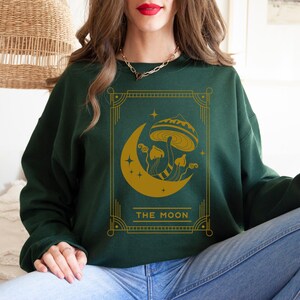 Tarot Moon Card Mushroom Sweatshirt, Cottagecore Vintage Style Sweater, Celestial Forest Magical Witchy Shirt, Horóscopo Fase da Lua Presente