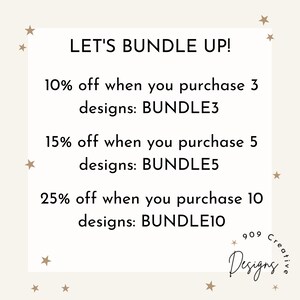 Puede incluir: Un gr&aacute;fico con fondo blanco y estrellas marrones. El texto dice "LET'S BUNDLE UP!" y enumera descuentos para la compra de 3, 5 o 10 dise&ntilde;os. Los c&oacute;digos de descuento son BUNDLE3, BUNDLE5 y BUNDLE10.
