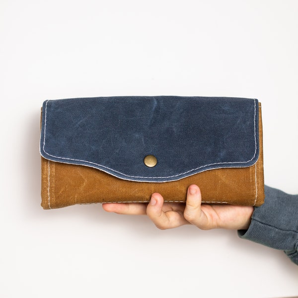 Women's Waxed Canvas Clutch Card and Phone Wallet