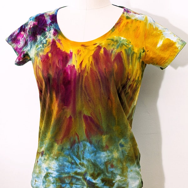 PSYCHIC GARDENER Dyed Tshirt Large but runs small 100% cotton scoop neckline hand dyed shirt