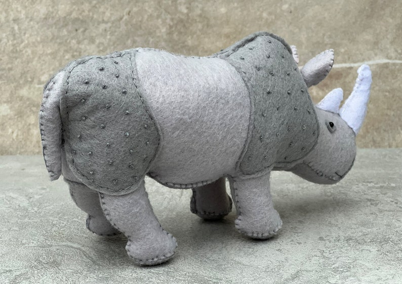 Feutre rhinocéros rhinocéros 2 patrons de couture bundle grand et petit rhinocéros PDF peluche Safari animaux jouet ornement cadeau image 8