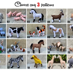 Peut inclure: Une collection de figurines d'animaux en feutre faites à la main, dont un âne, des cochons, un cheval, une chèvre, des moutons, une vache, un chat, un cheval, des chevaux, des lapins, un cheval, des éléphants, des lions, une autruche, un zèbre, une hyène, des girafes et un rhinocéros. Le texte "Choisissez 3 motifs" est en haut.