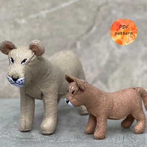フェルトの雌ライオンとライオンの子 * 2 つのパターンのバンドル * デジタル縫製パターン PDF サファリのぬいぐるみ