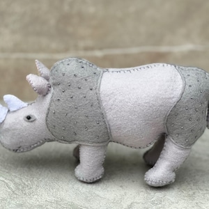 Feutre rhinocéros rhinocéros 2 patrons de couture bundle grand et petit rhinocéros PDF peluche Safari animaux jouet ornement cadeau image 2