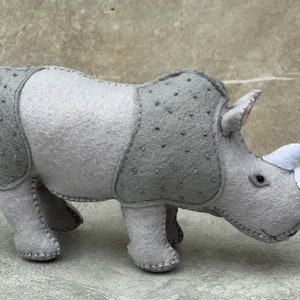 Feutre rhinocéros rhinocéros 2 patrons de couture bundle grand et petit rhinocéros PDF peluche Safari animaux jouet ornement cadeau image 6