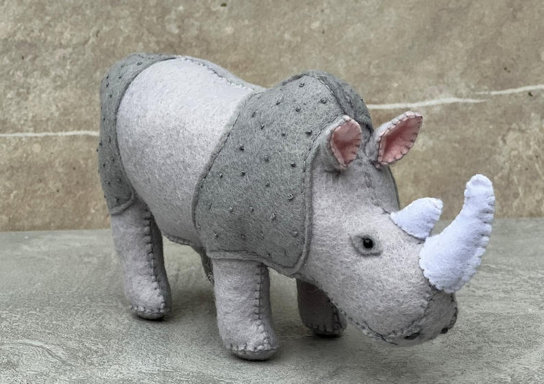 Feutre rhinocéros rhinocéros 2 patrons de couture bundle grand et petit rhinocéros PDF peluche Safari animaux jouet ornement cadeau image 5