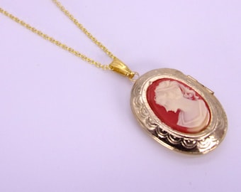 Cameo Locket,New Old Stock 1970s Faux Cameo Locket,18x13 Faux Cameo