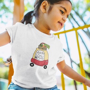 Eat Lokal | Bauernmarkt Shirt | Lokale Produkte Shirt | Bio T-Shirt | Gemütliches Coupe Shirt | Kleinkind Auto Shirt | Tomaten Shirt