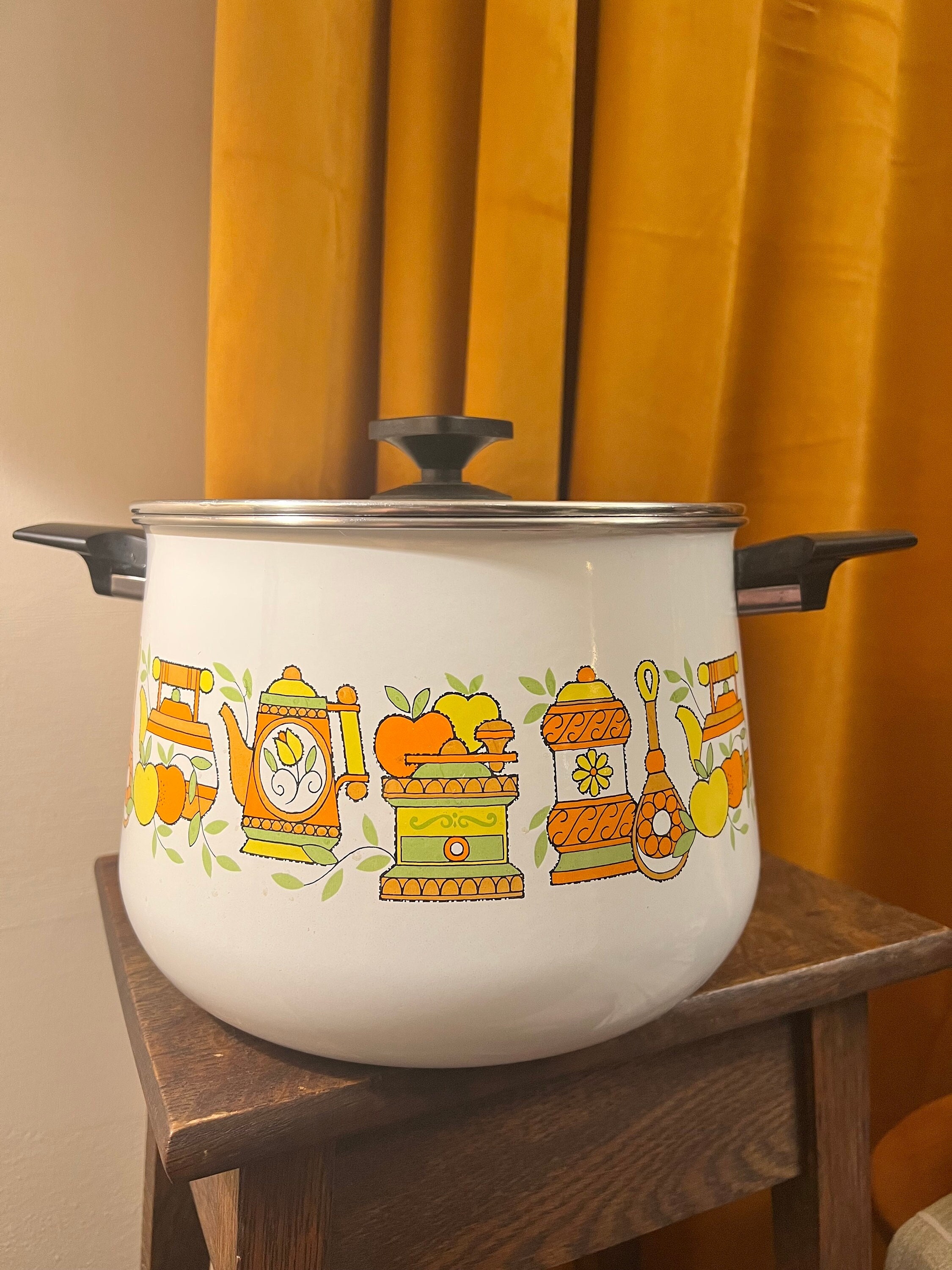 Retro Floral Enamel Cookware Set (c.1970s) – Rush Creek Vintage