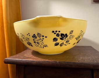 Vintage Pyrex Cinderella Bowl: Gooseberry Black on Yellow, Qt