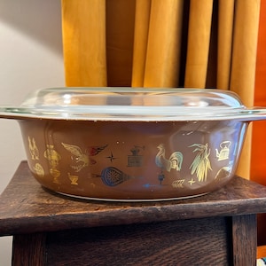 Pyrex Early American #045 2 1/2 qt oval lidded casserole
