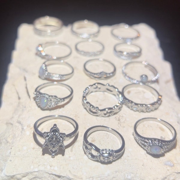 Set di anelli in argento vintage da 15 pezzi Set di anelli con ciondolo Sun Moon per le donne Regalo per lei Anelli in acciaio inossidabile Set di anelli Goccia d'acqua