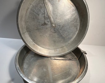Set of Two 9” ALUMINUM CAKE PANS with release