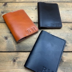 Funda de cuero para pasaporte - Idea de regalo personalizada - Regalo de viaje - Cartera para pasaporte - Regalos para él, Regalos para ella - Accesorios de viaje