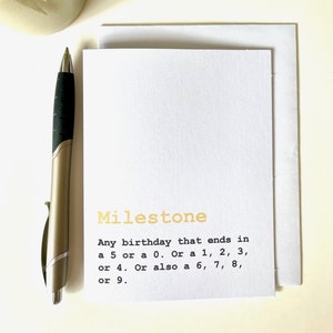 Tarjeta de cumpleaños divertida de Milestone (Versión 1)