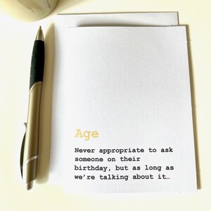 Tarjeta de cumpleaños de edad divertida (versión 2)