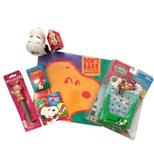 Snoopy Peanuts Lot Toys 1995 Calendar, Tiger Game, Pen Topper, Trade Cards VTG