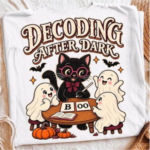 Decodifica After Dark PNG, Insegnante di lettura Halloween Sublimazione, Design fonetico DTF, Maglietta Scienza della lettura, Download Gatto nero fantasma