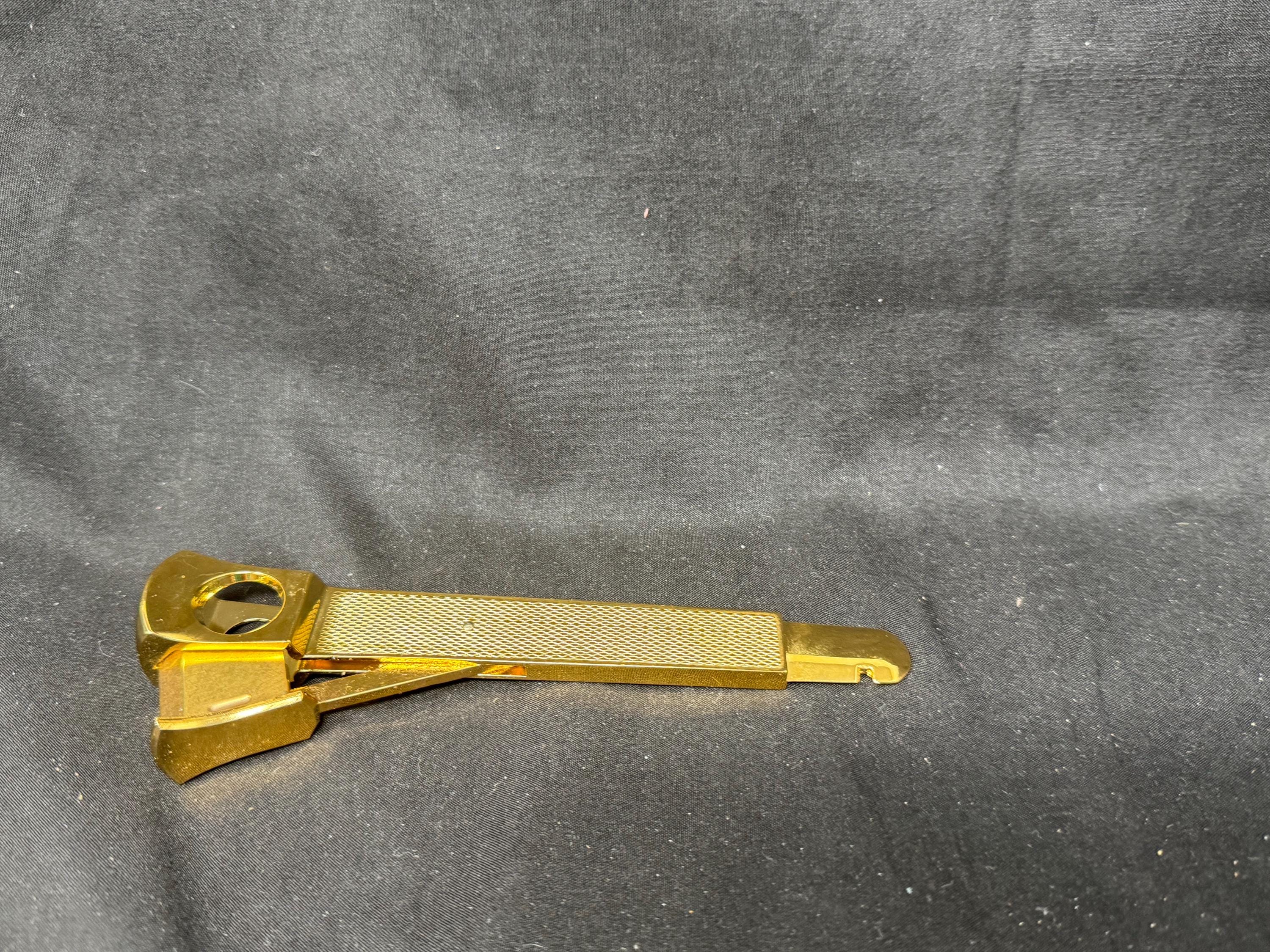 CTS Wolfertz Solingen V-Cut Cigar Cutter, Gold-Tone, circa 1960s-1980s 8
