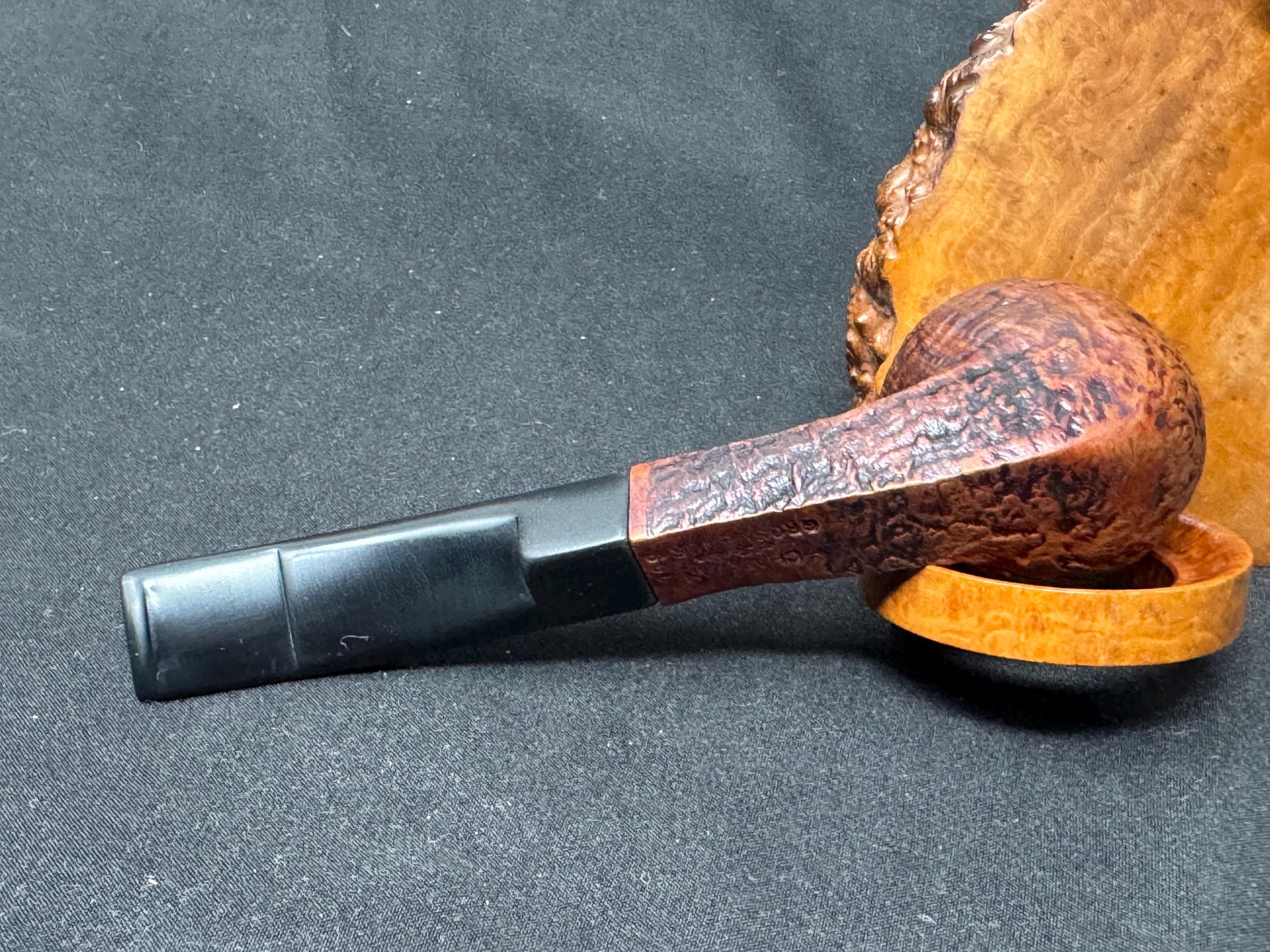 Charatan of London Grosvenor Shape 2109 Rhodesian Sandblast Fishtail Vulcanite Stem 7