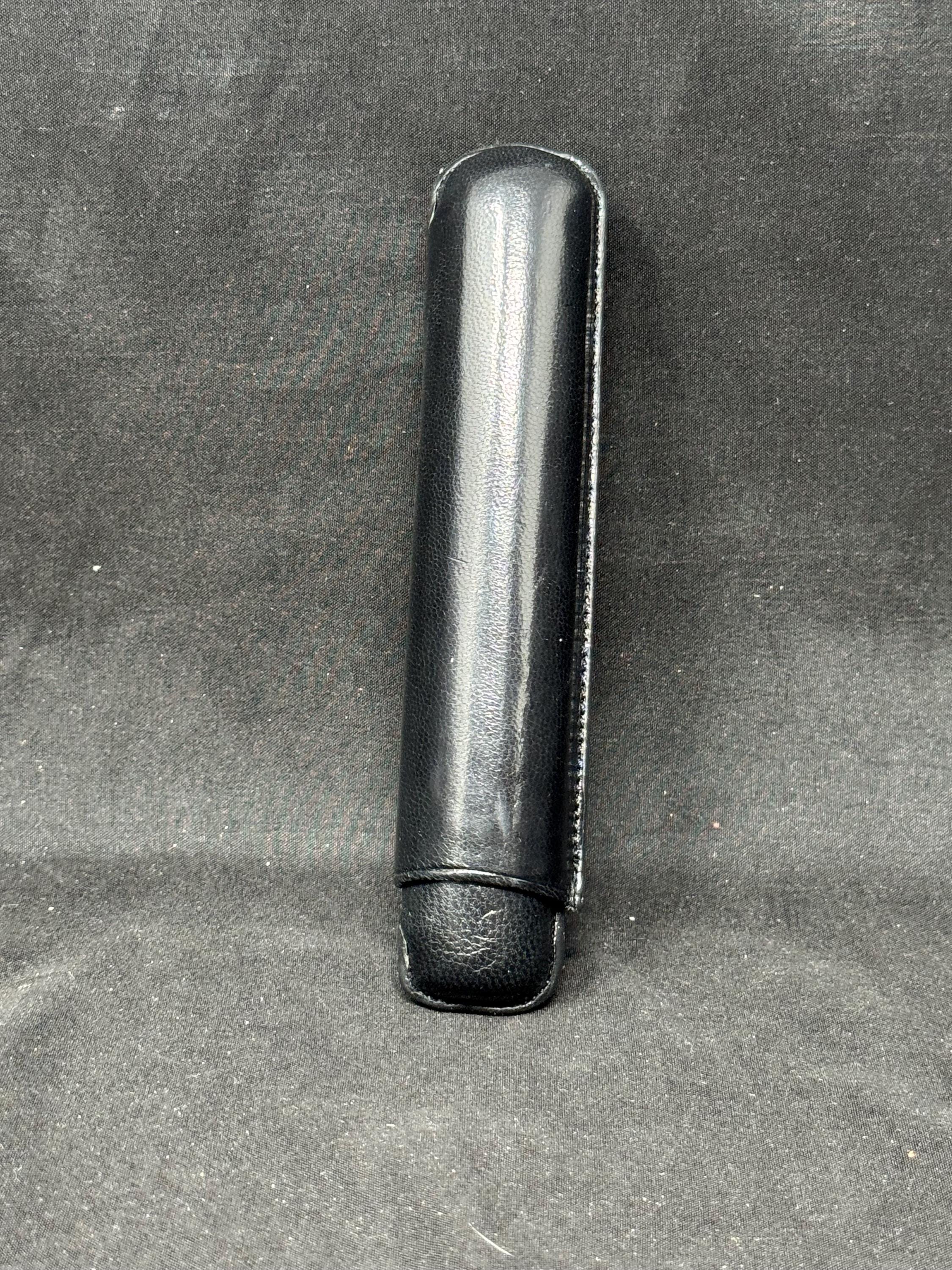 Unmarked German Bespoke One-Cigar Hard Leather Travel Case – Made in Spain (Ubrique Attributed). 5.75“x 1”.SKU-227