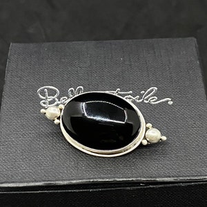 Vintage Pin Brooch Sterling Silver 925 Oval Design With jet Black Stone. (SKU 384)