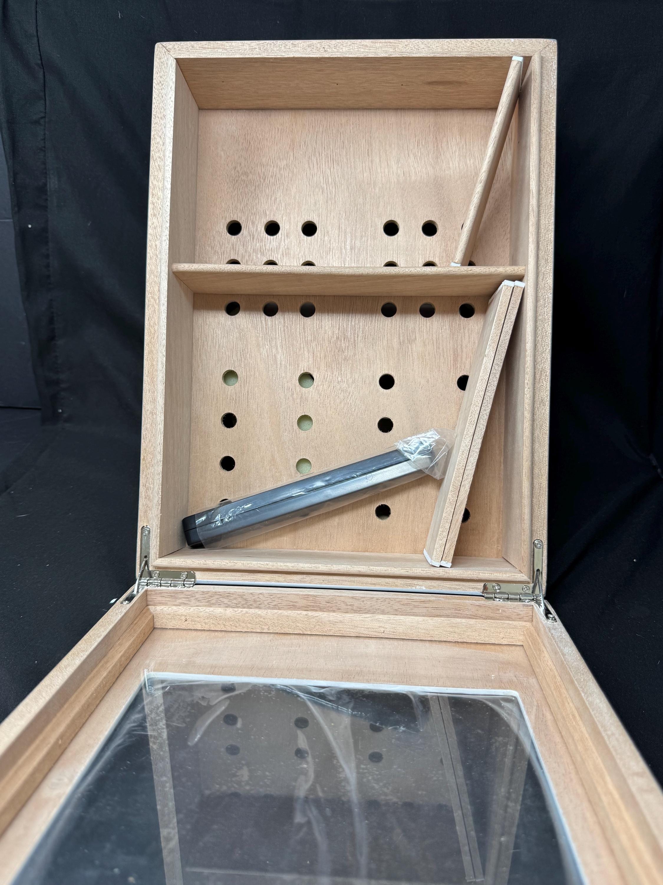 Vegafina VF Branded Desktop Cigar Humidor - Brand New Unused Tabletop Display 2