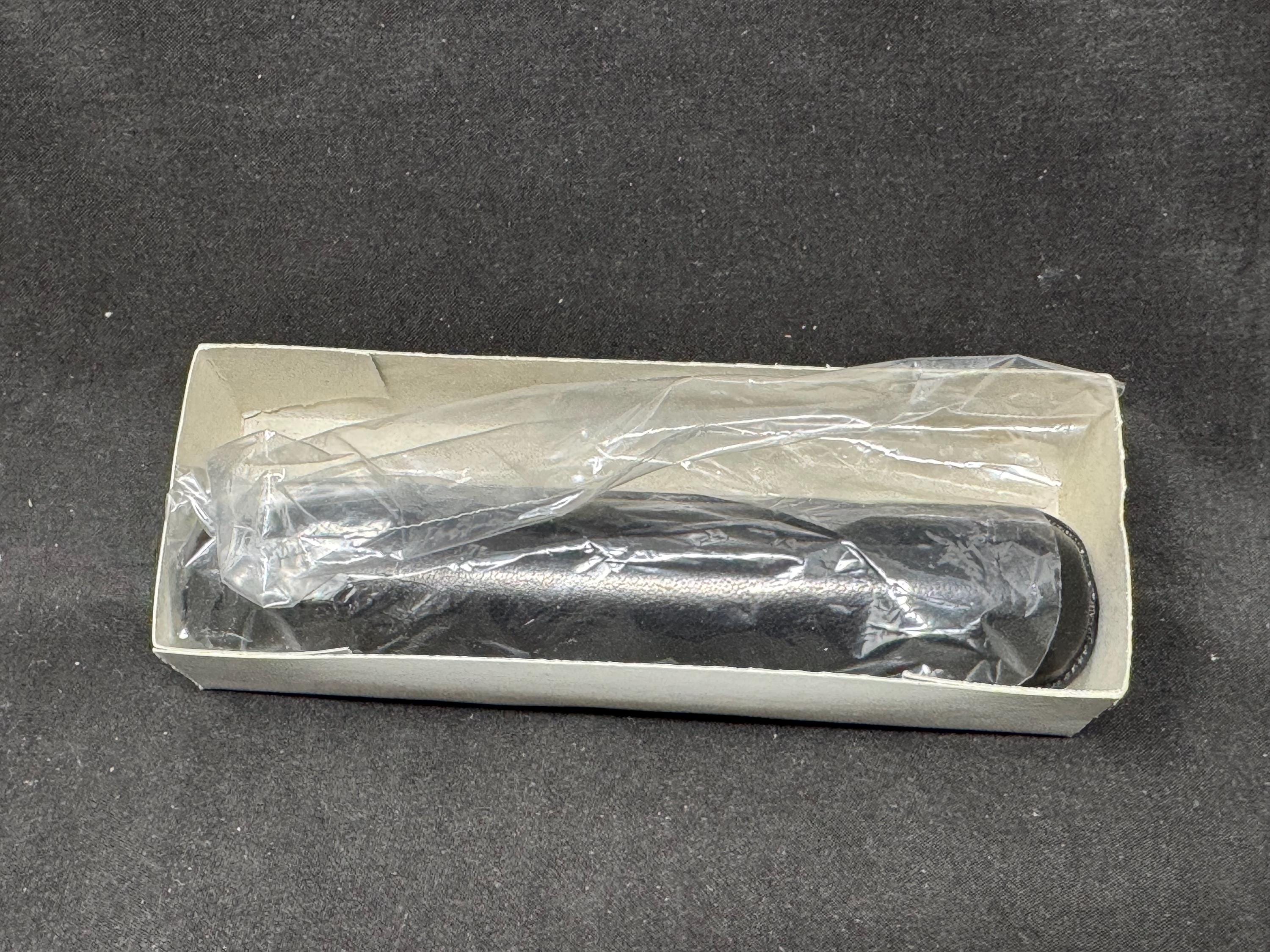 Unmarked German Bespoke One-Cigar Hard Leather Travel Case – Made in Spain (Ubrique Attributed). 5.75“x 1”.SKU-227 5