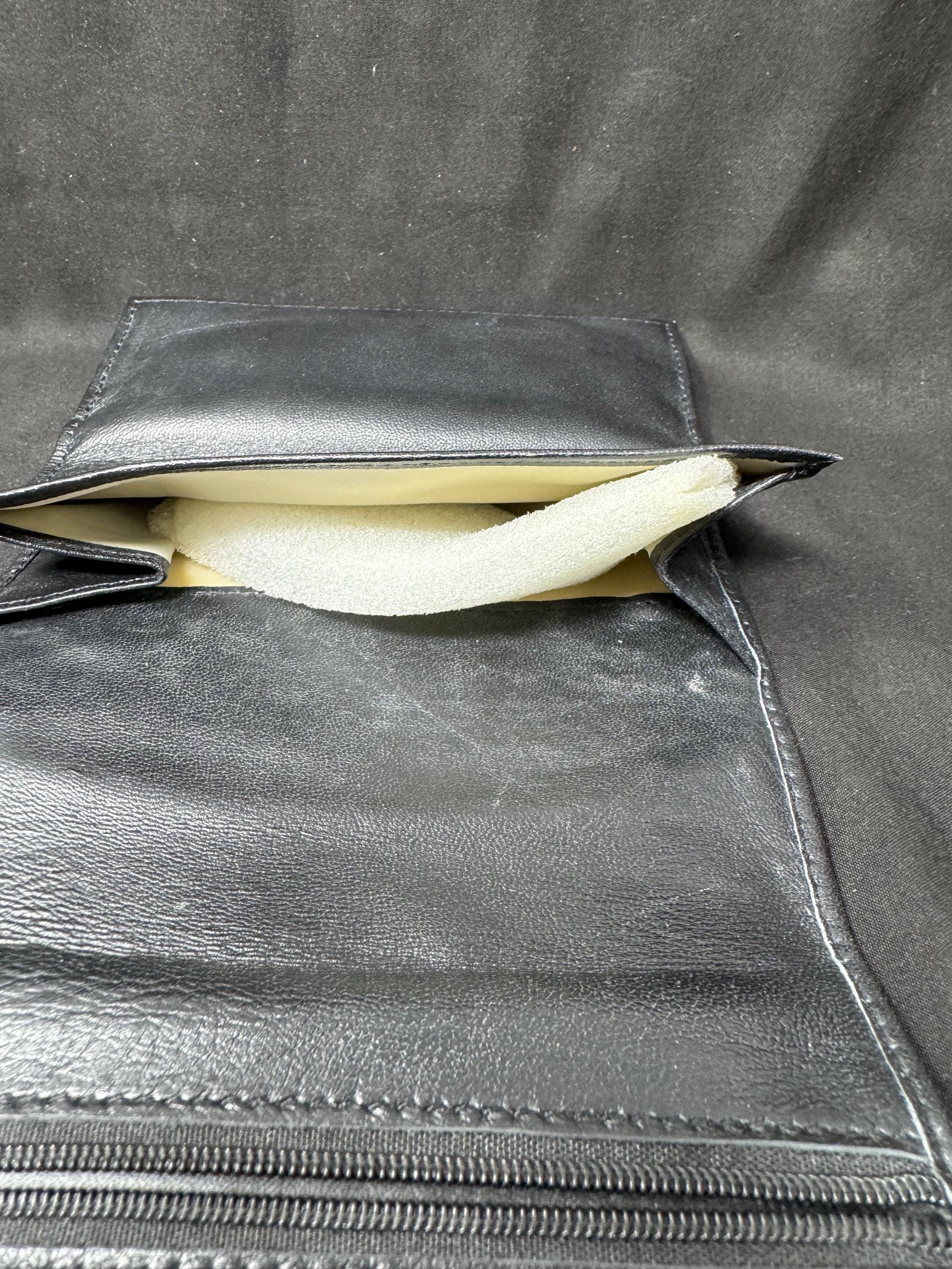 Connoisseur's Leather Tobacco Pouch with Hydration System - Roll-Up Design 7