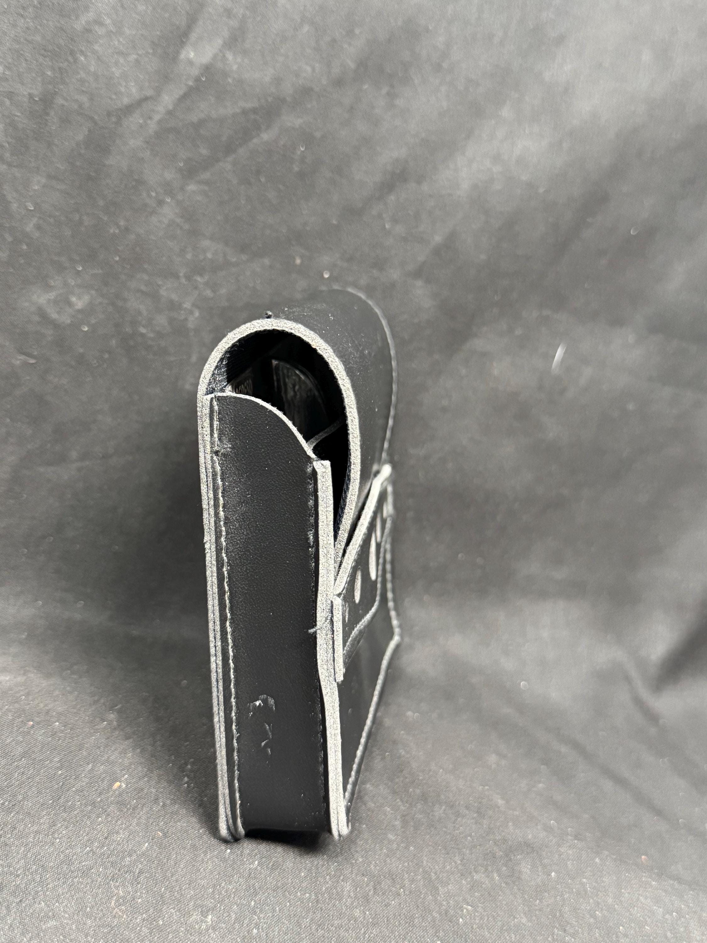 Vintage DERESO Genuine Leather 4-Cigar Case | German Offenbach Craftsmanship 3