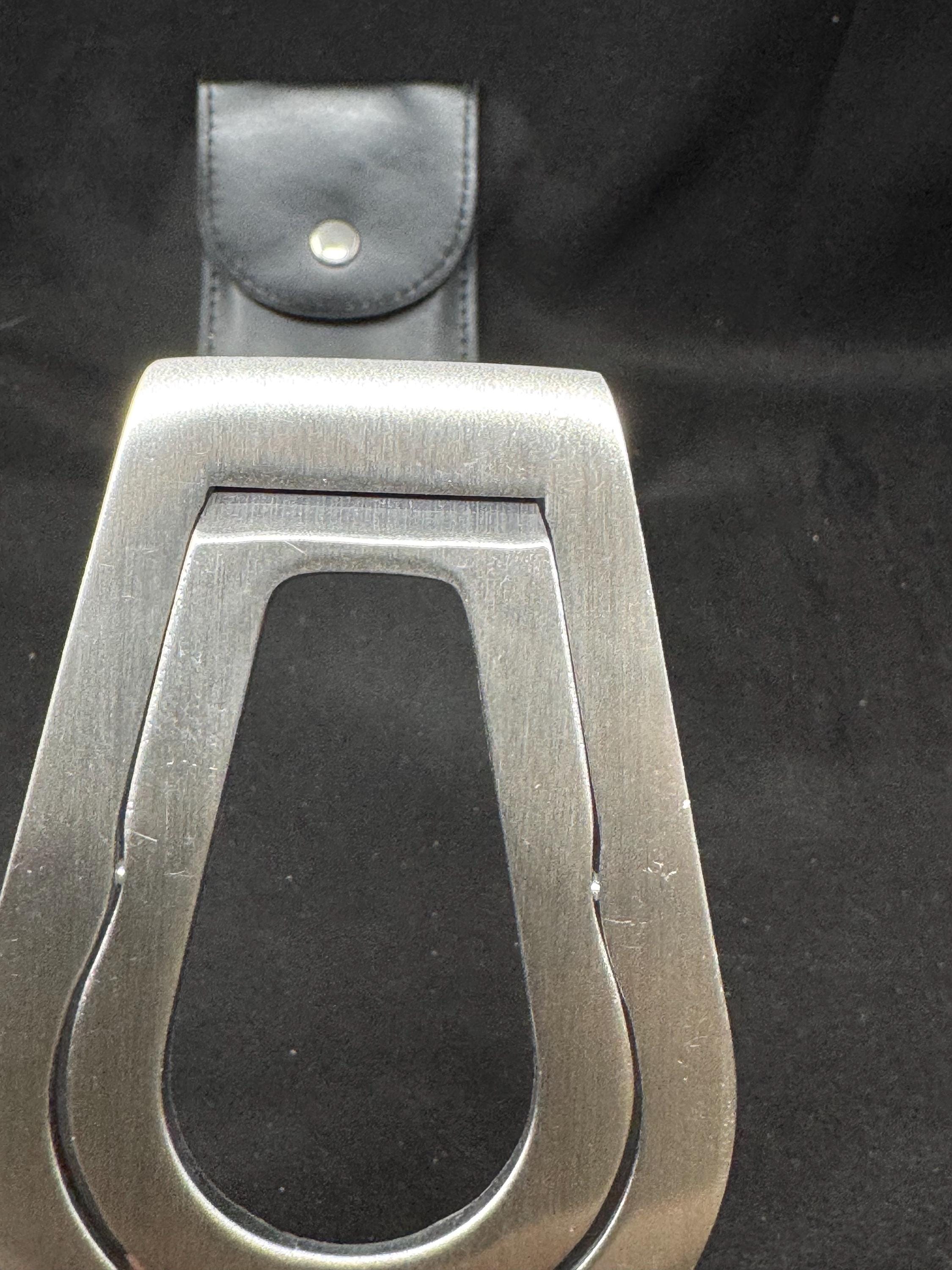 Stainless Metal Single-Pipe Stand with Scissor Mechanism and Leather Pouch 2