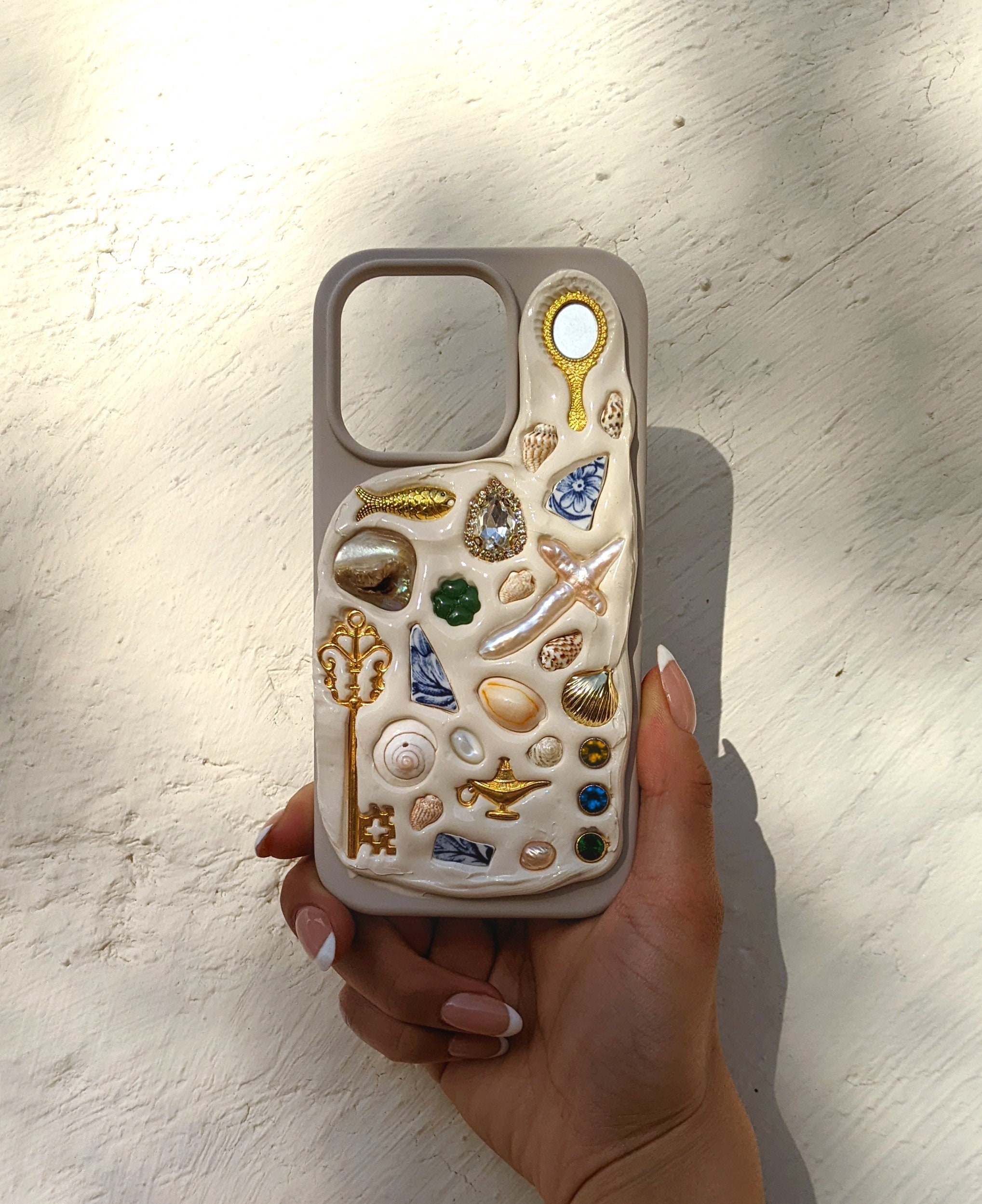 Louis Vuitton iPhone 13 / 13 pro / 12 /12 mini case white LV iPhone 12 pro  max case glass surface monogram case