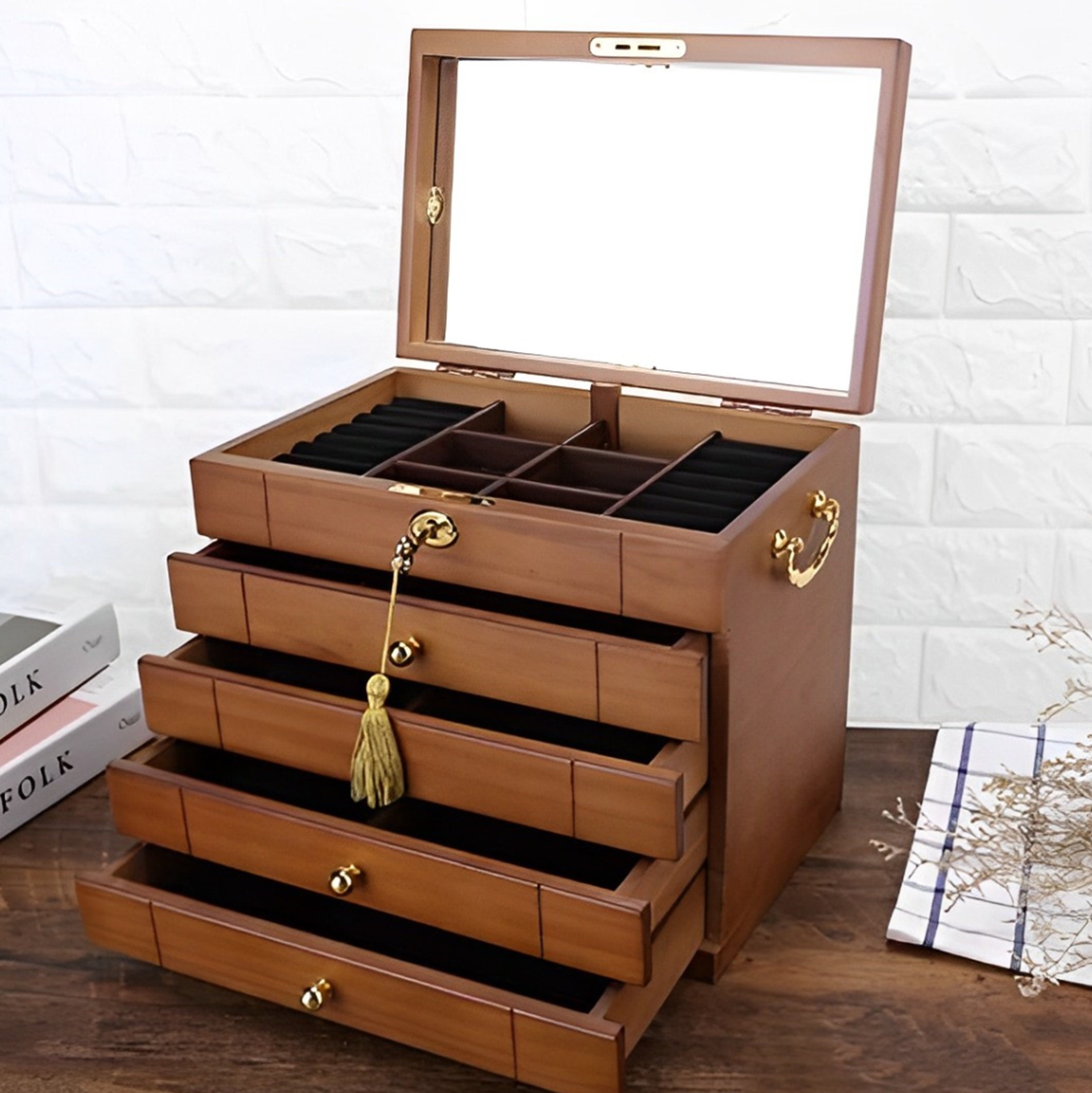 刻印入り木製ジュエリーボックス（鍵付き）：ヴィンテージスタイルの