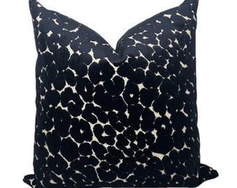 Fodera per cuscino decorativo in velluto con stampa leopardata nera - Stampa animalier moderna - Grace