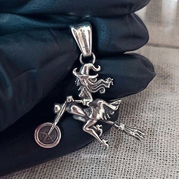 Breloque moto, pendentif moto fille, pendentif moto vintage, bijoux moto, pendentif superposition, cadeau d'anniversaire, cadeau unisexe,