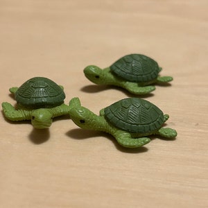 sea turtle - tortoise - miniature montessori language object trinket decoration terrarium diorama ocean tiny mini figurine craft dollhouse