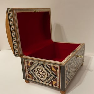 Jewelry Wooden Box with key, Handmade Mosaic Box Inlaid with Pearl - Marquetry, Ornaments Storage/ Decorative Box in red Velvet