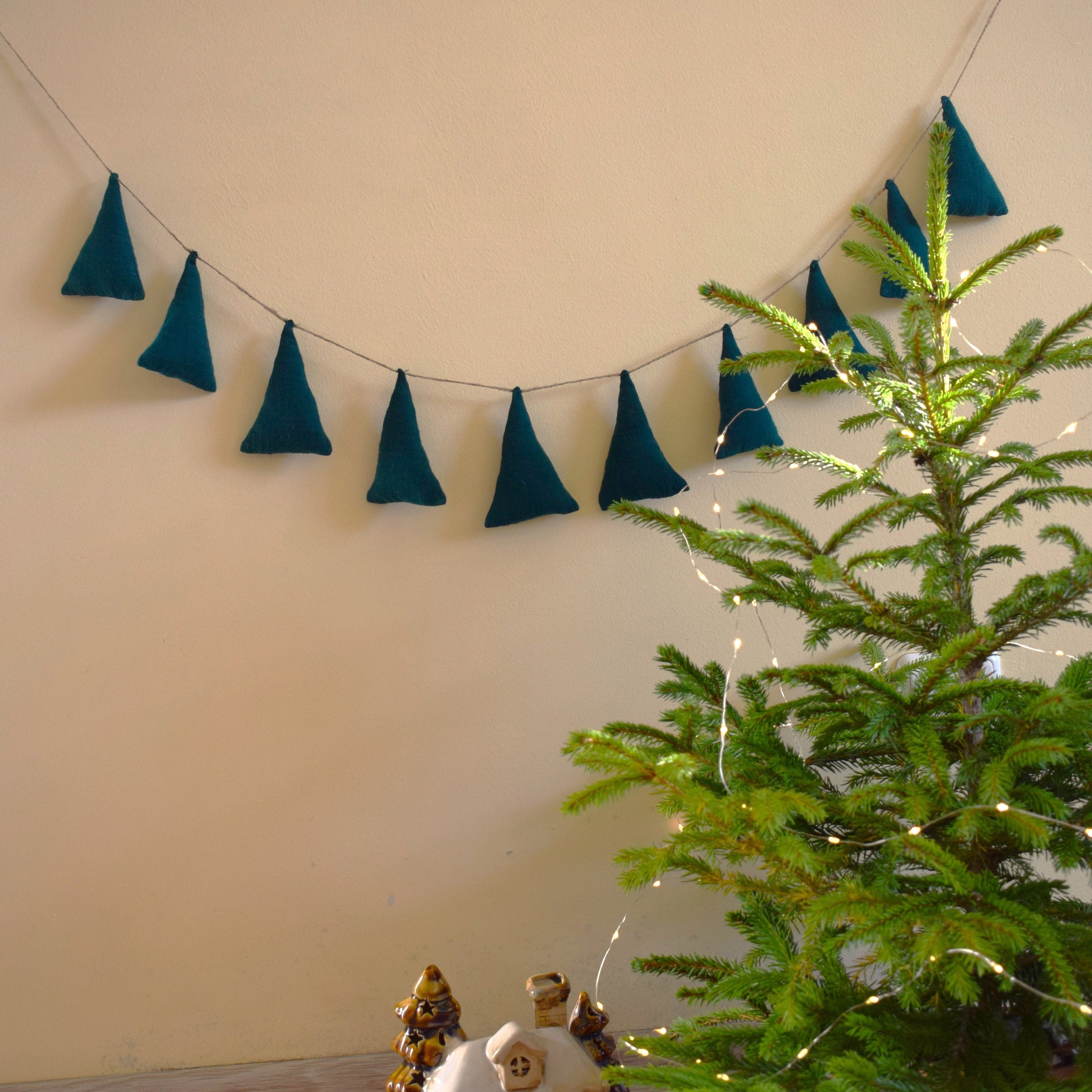 Handgefertigte Grüne Weihnachtsbaumgirlande Aus Baumwollfilz – Mit Füllung, Für Festliche Dekoration Zu Hause Oder Im Büro