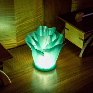 Lampada a LED a forma di rosa / Colore verde acqua / Interruttore dimmer / Perfetta per leggere, ufficio, scrivania, tavolo, sala giochi, camera da letto