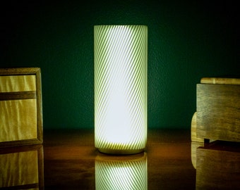 RGB Farbwechsel Yu-Zen Lampe „Squared“ | Weiche Ambient Cozy / Comfort Beleuchtung | Home Beleuchtung | Bürolampe | Schlafzimmer | Nachtlicht mit USB