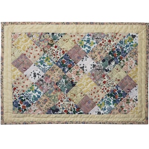 quilted placemats tablemats patchwork Calico Country Floral 14"X19" by HOME HEART Brands (Made in India)