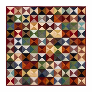 Puede incluir: Un edredón cuadrado con un diseño de patchwork. El edredón presenta un patrón repetitivo de triángulos coloridos en tonos de rojo, naranja, amarillo, verde, azul y marrón. El edredón está bordeado con una tela de color rojo oscuro.