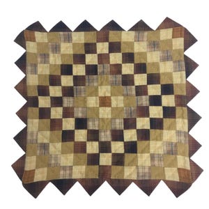 Edredón acolchado a mano, cubrecama con estampado de cuadros otoñales de calicó en zigzag, hecho a mano, de Home Heart Brands (fabricado en India).