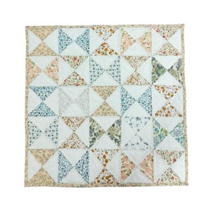 Wall hanging  hand quilted quilt, wall hanging, Table topper, Patchwork | Floral Quilt Decor | Primitive pinwheel Cotton Quilt