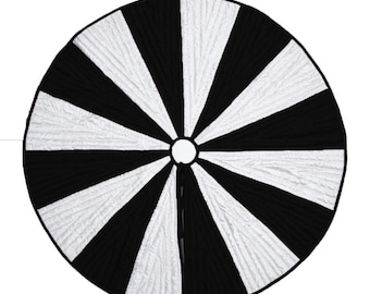 Weihnachtsbaum Rock Schwarz-Weiß-Kunstseide Urlaub Windrad Patchwork und aufwendiges Quilten dicker Baumrock von HOME HEART Brands