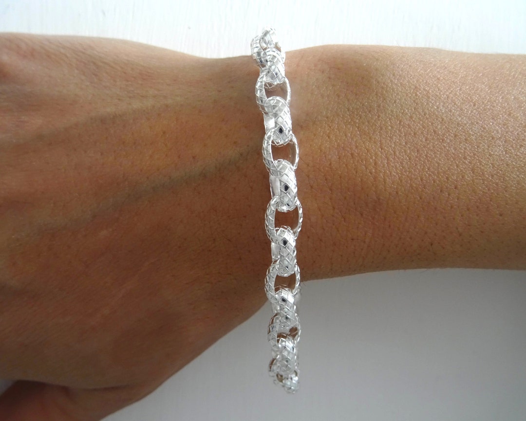 Solid 925 Silver Bracelet, 7 Mm Wide. Oval Rolo' Chain With Texture. - Etsy Solid 925 Silver Bracelet, 7 Mm Wide. Oval Rolo' Chain With Texture. - Etsy