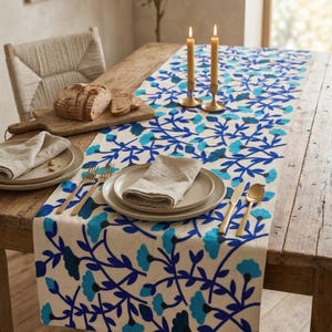 Runner da tavolo ricamato blu - Runner da tavolo in cotone floreale per tavolo da pranzo, elegante decorazione da tavolo, runner da tavolo da pranzo fatto a mano immagine 6