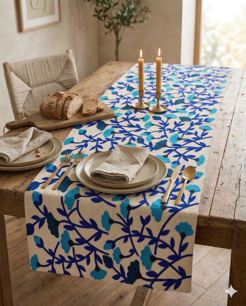 Runner da tavolo ricamato blu - Runner da tavolo in cotone floreale per tavolo da pranzo, elegante decorazione da tavolo, runner da tavolo da pranzo fatto a mano immagine 6