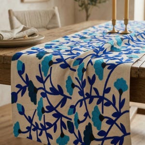 Runner da tavolo ricamato blu - Runner da tavolo in cotone floreale per tavolo da pranzo, elegante decorazione da tavolo, runner da tavolo da pranzo fatto a mano immagine 4